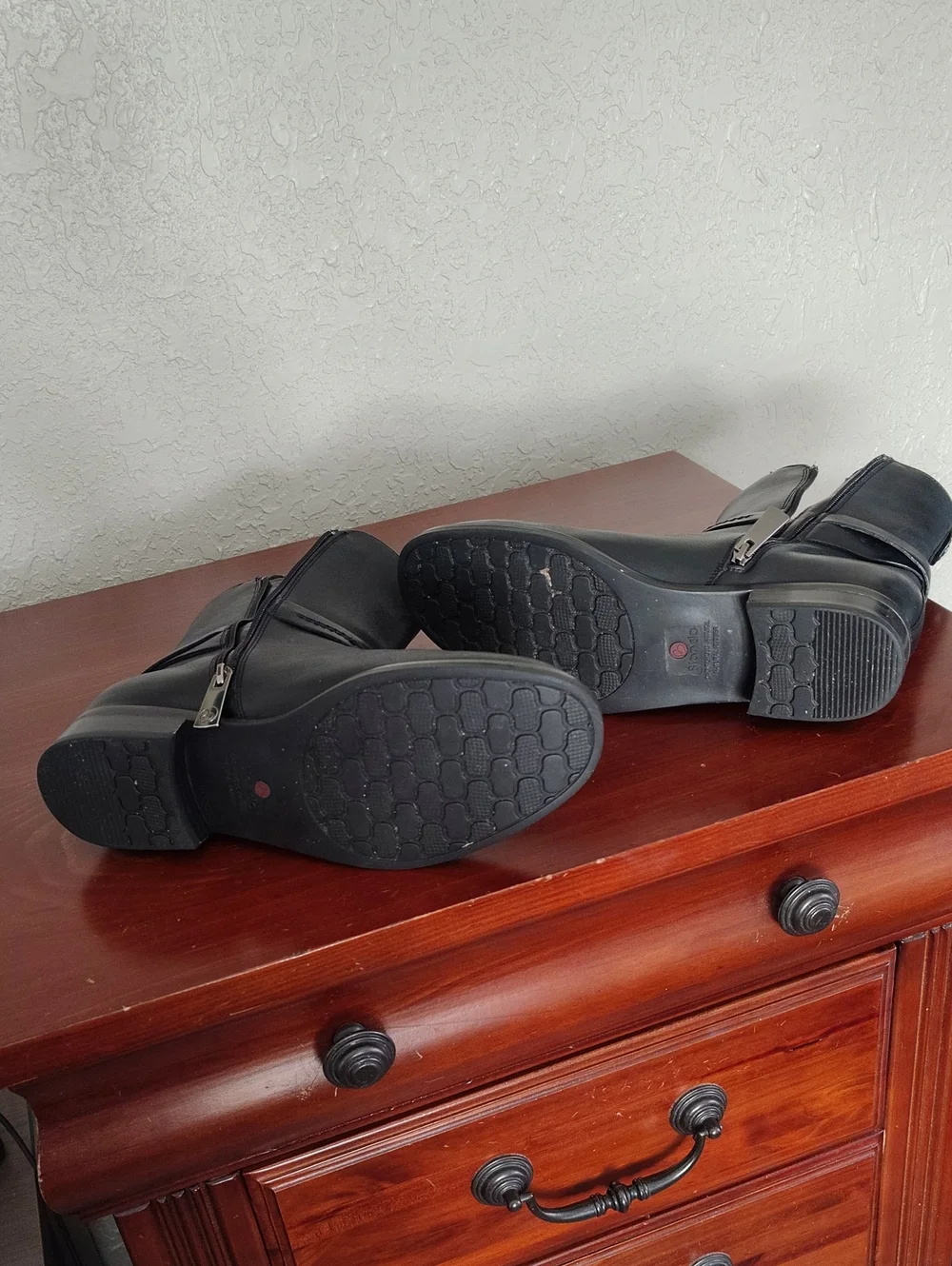 Blondo Black Chelsea Boots 7.5